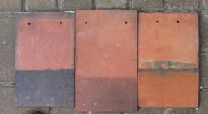 Er werden maar liefst acht verschillende soorten kleipannen gebruikt bij de oorspronkelijke bouw, die in fasen plaatsvond tussen 1901 en 1965. Sommige pannen hadden geen merknaam, maar er werden wel Perfecta en Sovereign Broseley pannen gevonden. Beide werden in het Verenigd Koninkrijk gemaakt van Etruria mergelklei, maar worden nu niet meer geproduceerd. Er moest een vergelijkbare traditionele kleipan gevonden worden die zou passen bij de historische status van het gebouw.